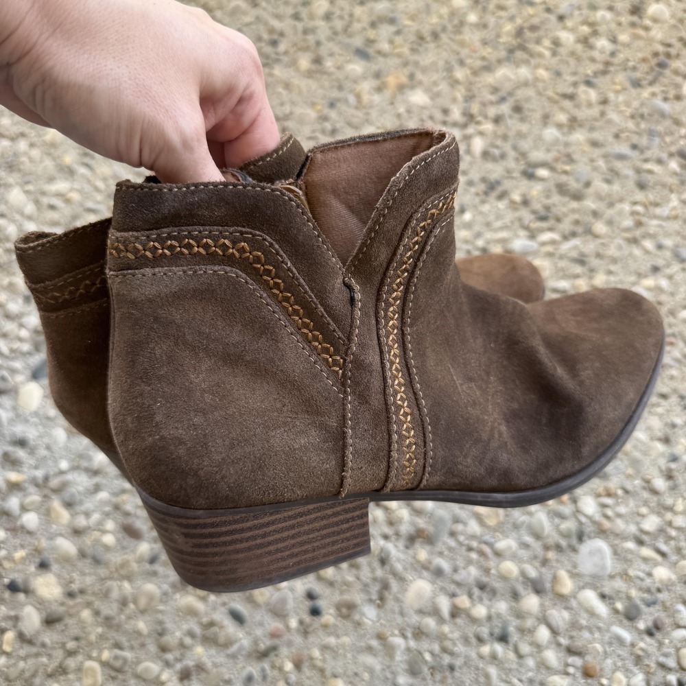 Clarks Collection Ankle Boots Womens 8 Brown Suede Zip Booties Block Heel UK 5.5 - Picture 5 of 8